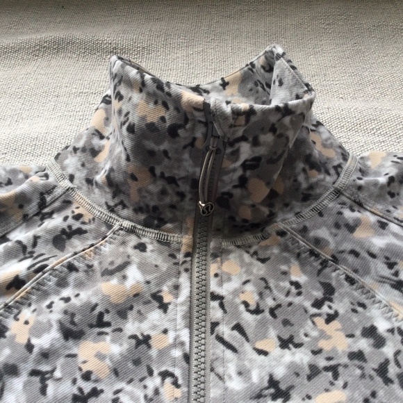 Lululemon gray/white/peach In stride jacket size 6 - Picture 5 of 7